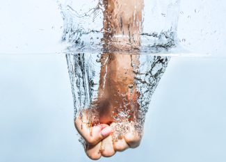 Imagem representativa da força da água ao utilizar pressurização hidráulica. Créditos da imagem: @takoburrito Fotolia_164613374